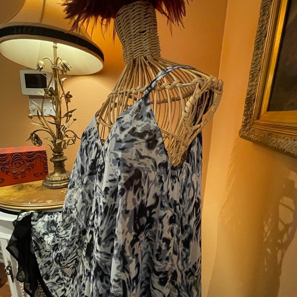 LA MODA ASYMMETRICAL FLOWING DRESS - Picture 2 of 8